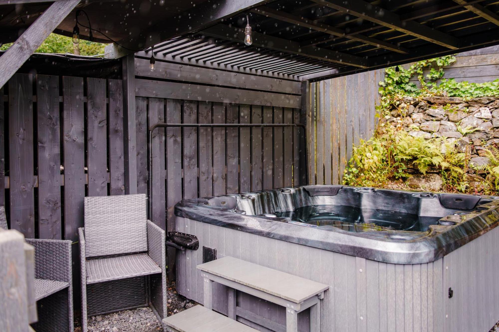Squirrel Bank, With A Hot Tub & Parking Villa Bowness-on-Windermere Kültér fotó