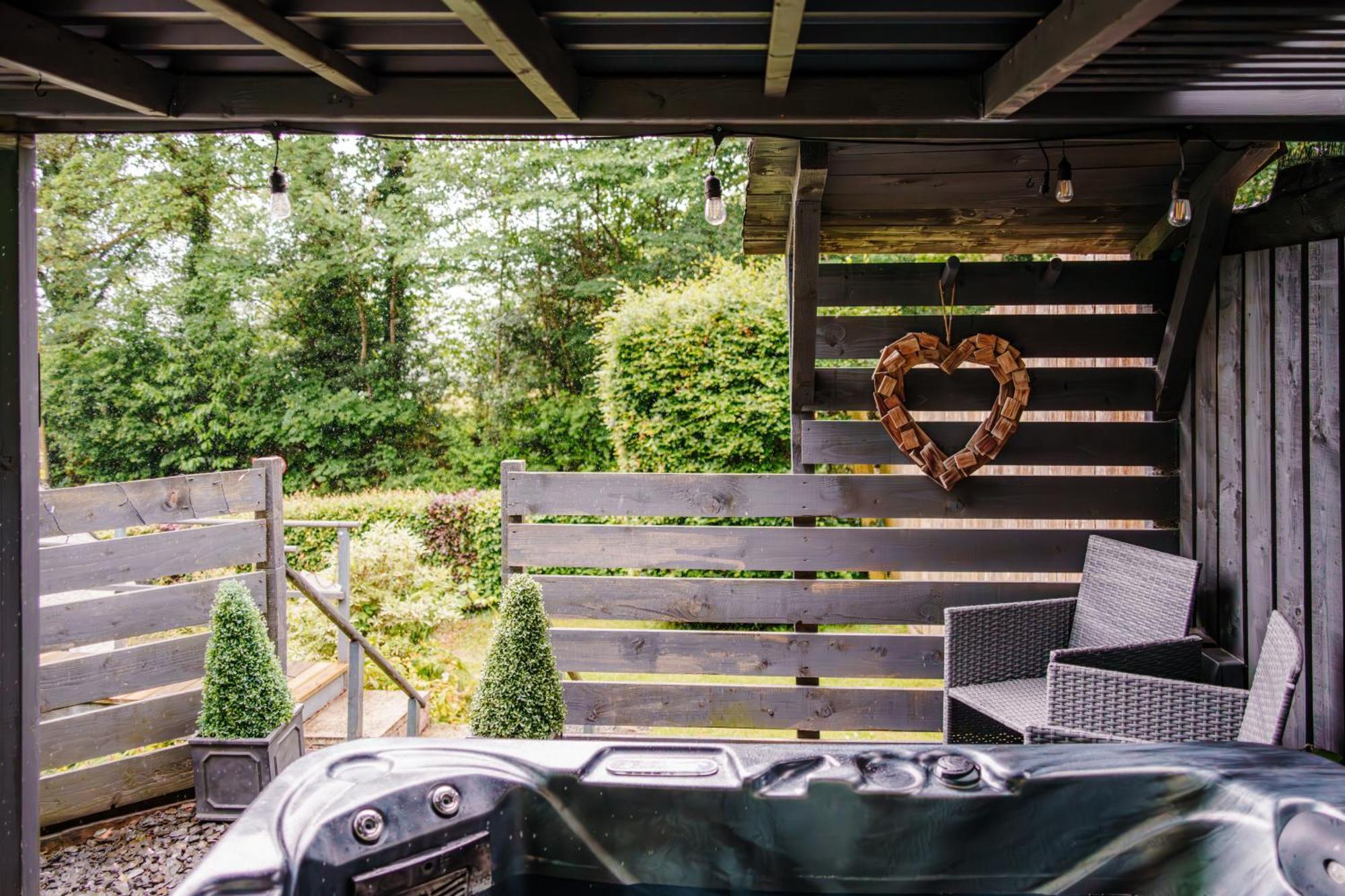 Squirrel Bank, With A Hot Tub & Parking Villa Bowness-on-Windermere Kültér fotó
